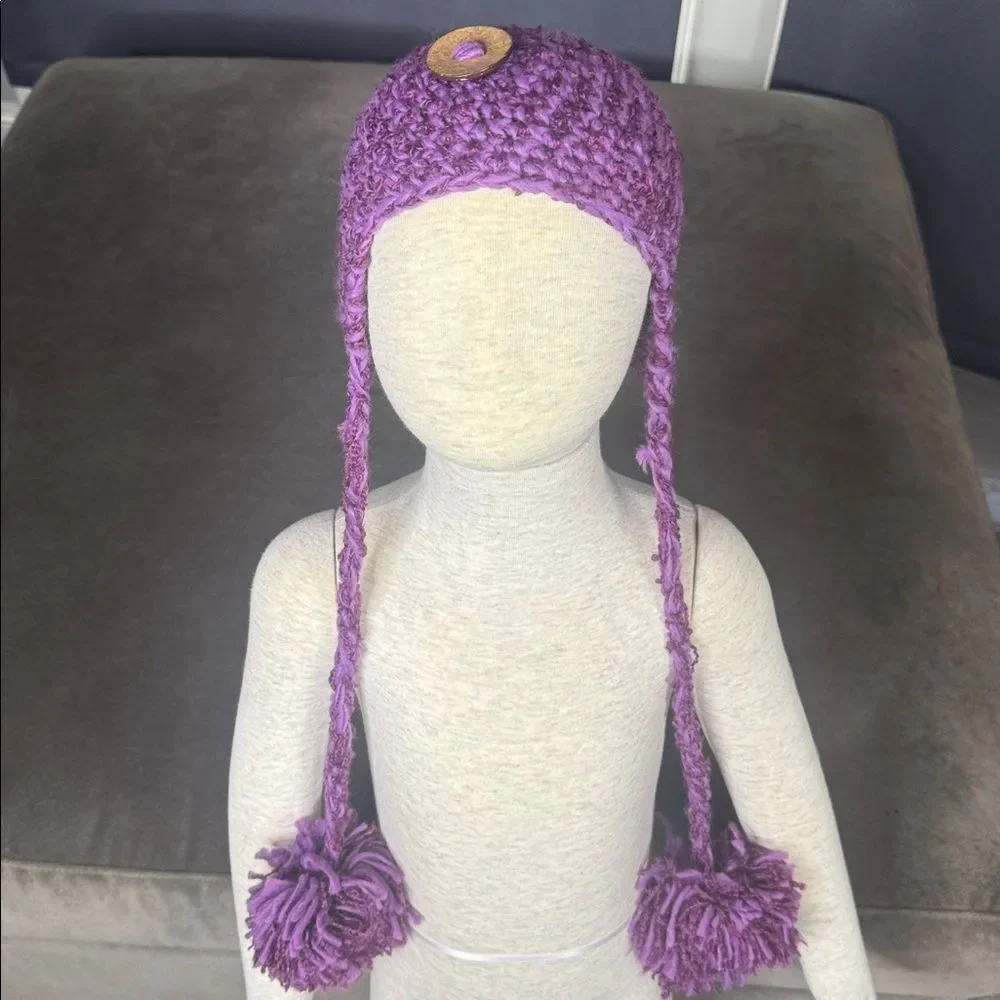 Daisy Baby Infant Girls Amethyst Hat Beanie with Pompoms Size 0-6 months NEW